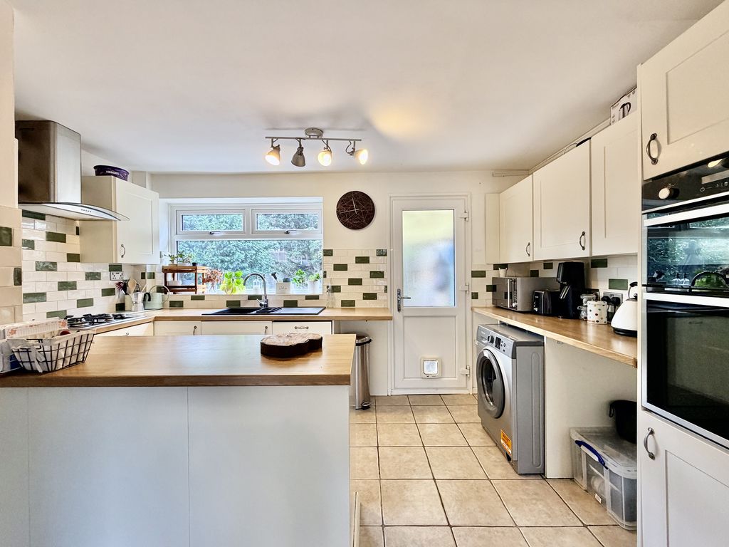 Holtspur Avenue